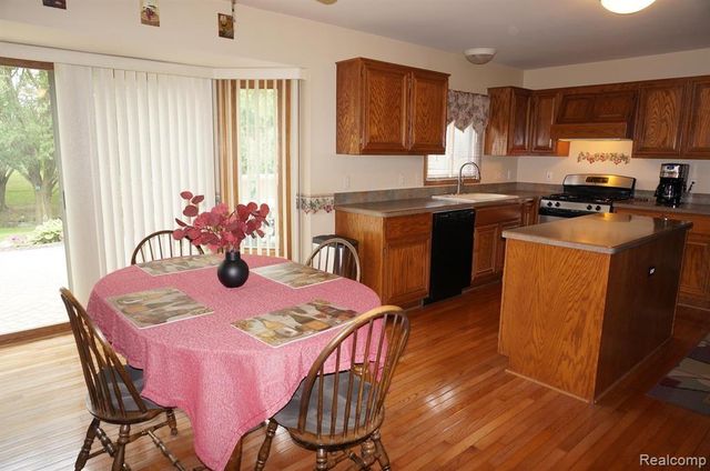 49954 Willowood Drive, Macomb, MI 48044