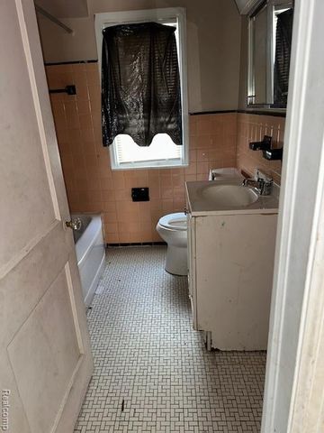 19520 Strasburg Street, Detroit, MI 48205
