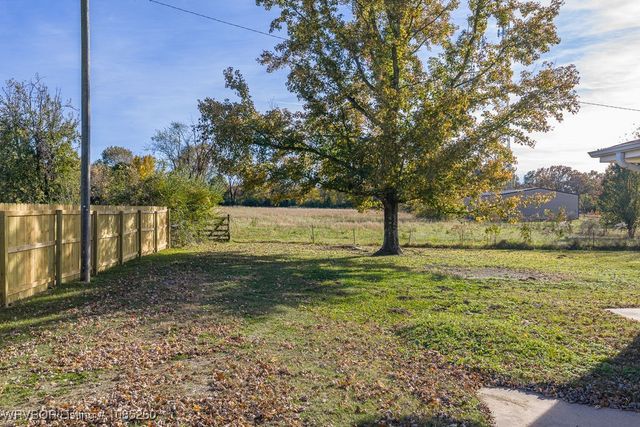 1411 Nixon Road, Lavaca, AR 72941