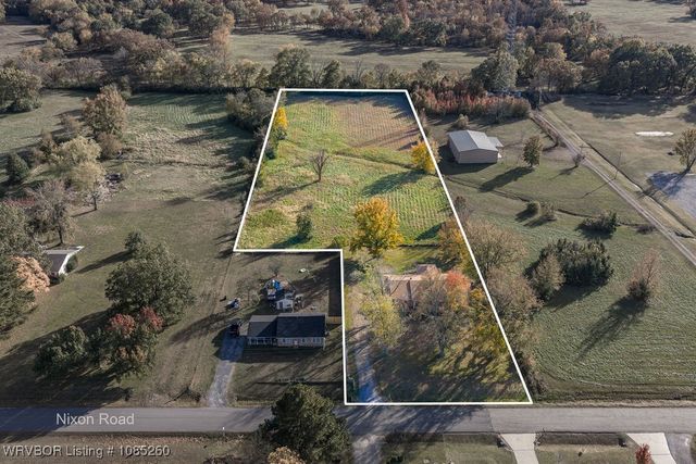 1411 Nixon Road, Lavaca, AR 72941