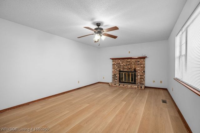 1411 Nixon Road, Lavaca, AR 72941