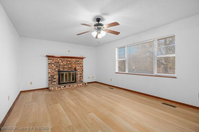 1411 Nixon Road, Lavaca, AR 72941