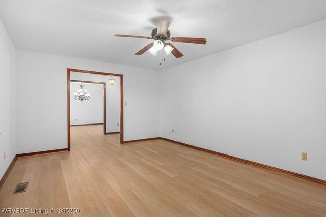 1411 Nixon Road, Lavaca, AR 72941