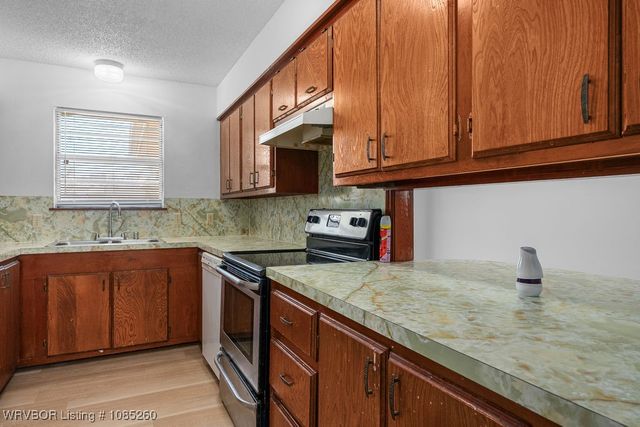 1411 Nixon Road, Lavaca, AR 72941