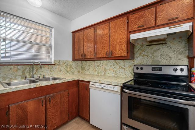 1411 Nixon Road, Lavaca, AR 72941