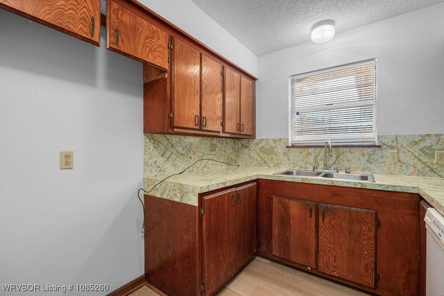 1411 Nixon Road, Lavaca, AR 72941