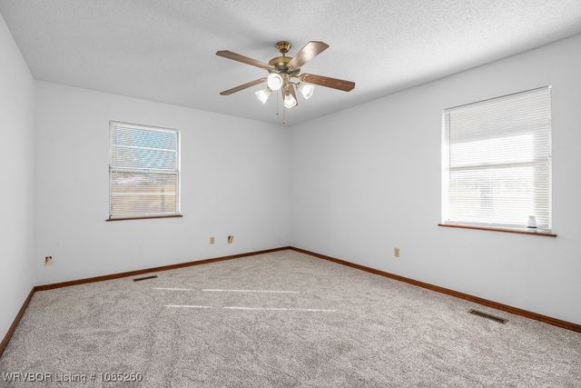 1411 Nixon Road, Lavaca, AR 72941