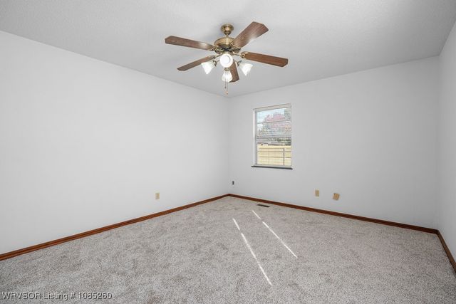 1411 Nixon Road, Lavaca, AR 72941