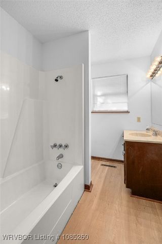 1411 Nixon Road, Lavaca, AR 72941