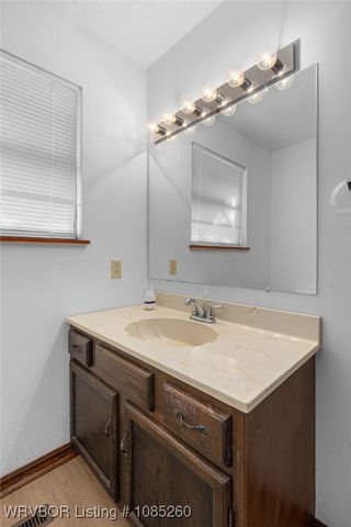 1411 Nixon Road, Lavaca, AR 72941