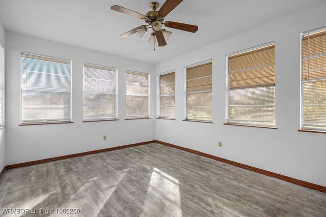 1411 Nixon Road, Lavaca, AR 72941