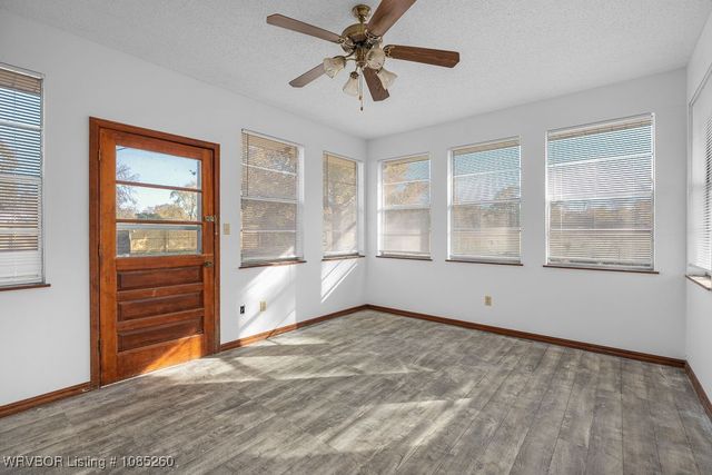 1411 Nixon Road, Lavaca, AR 72941