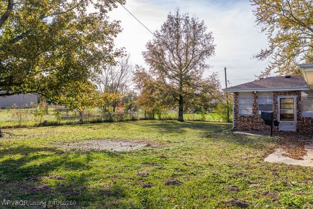 1411 Nixon Road, Lavaca, AR 72941
