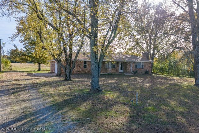 1411 Nixon Road, Lavaca, AR 72941