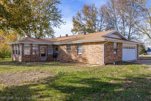 1411 Nixon Road, Lavaca, AR 72941