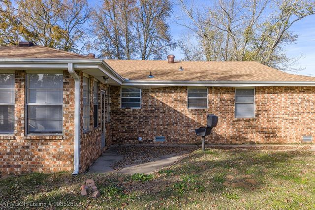 1411 Nixon Road, Lavaca, AR 72941