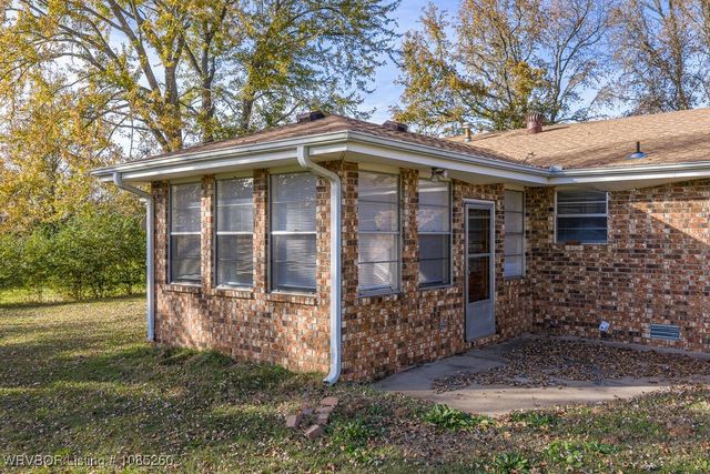 1411 Nixon Road, Lavaca, AR 72941