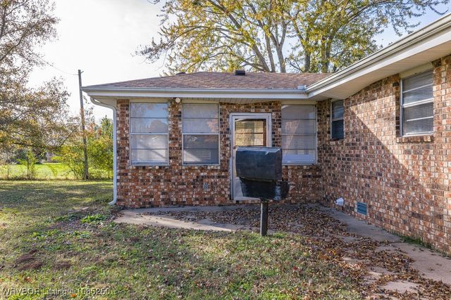 1411 Nixon Road, Lavaca, AR 72941
