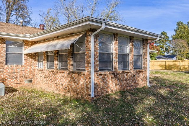 1411 Nixon Road, Lavaca, AR 72941