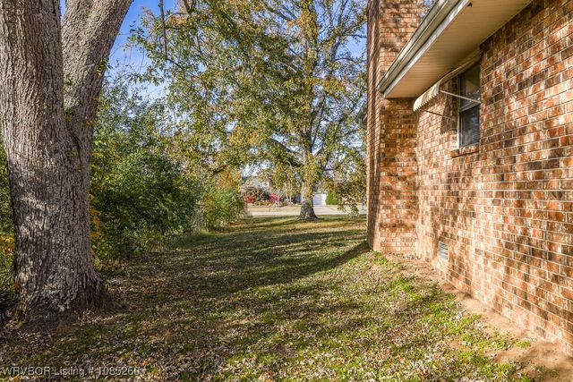 1411 Nixon Road, Lavaca, AR 72941