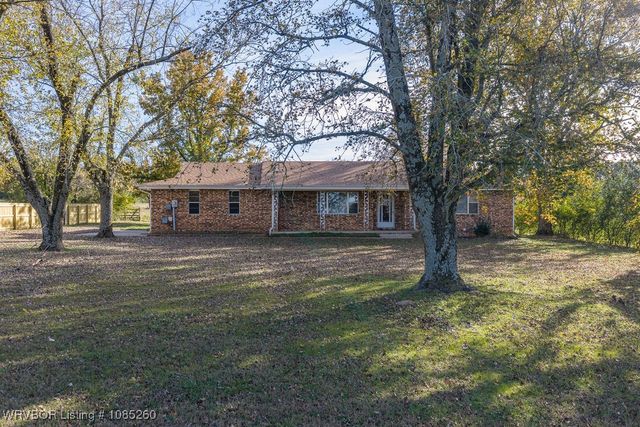 1411 Nixon Road, Lavaca, AR 72941