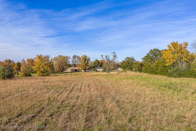 1411 Nixon Road, Lavaca, AR 72941