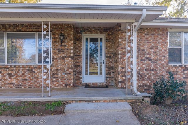 1411 Nixon Road, Lavaca, AR 72941