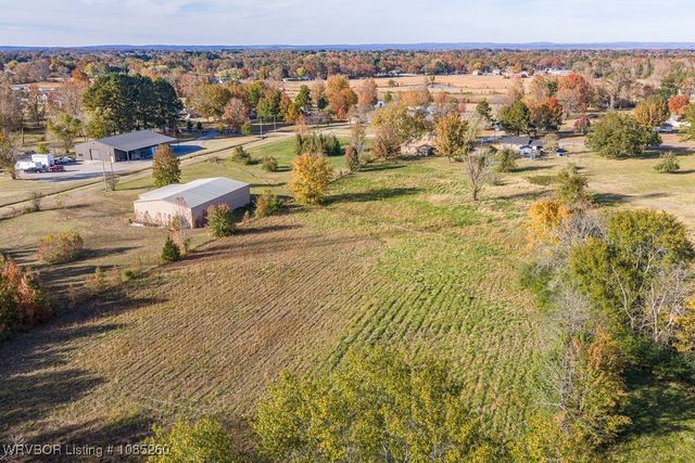 1411 Nixon Road, Lavaca, AR 72941