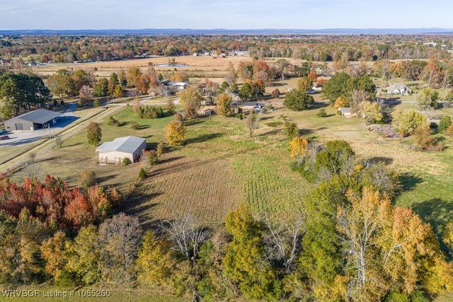 1411 Nixon Road, Lavaca, AR 72941