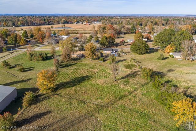 1411 Nixon Road, Lavaca, AR 72941