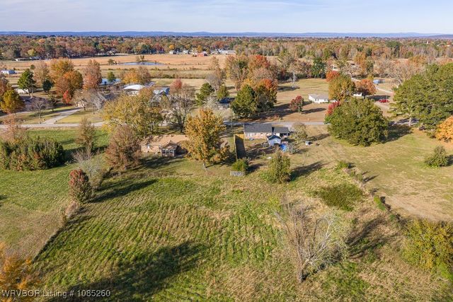 1411 Nixon Road, Lavaca, AR 72941