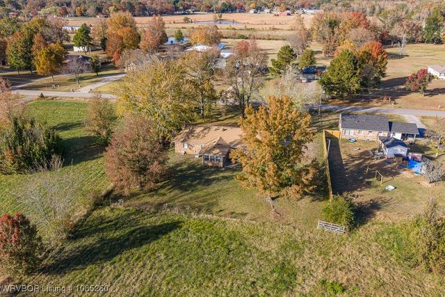 1411 Nixon Road, Lavaca, AR 72941