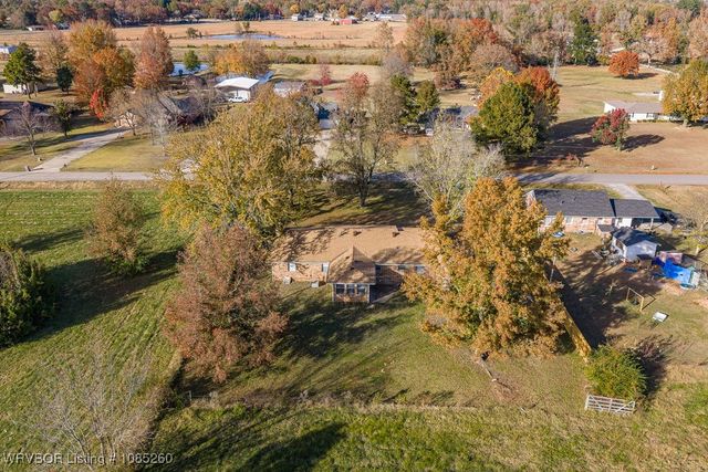 1411 Nixon Road, Lavaca, AR 72941