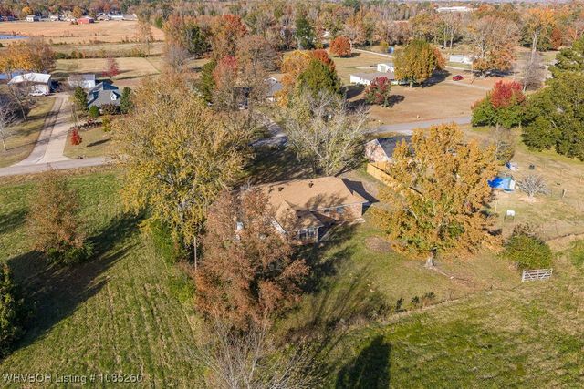 1411 Nixon Road, Lavaca, AR 72941