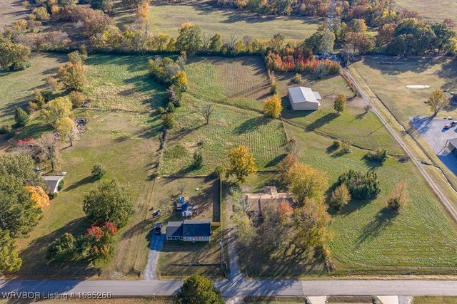 1411 Nixon Road, Lavaca, AR 72941