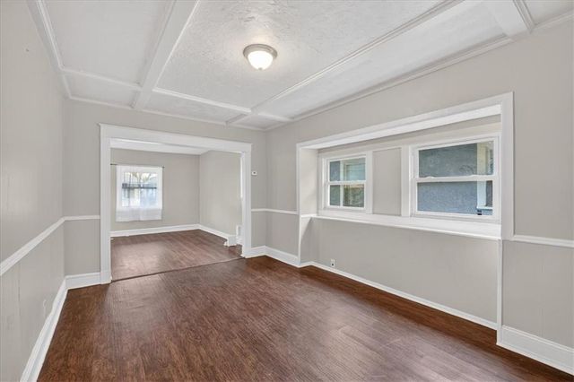 800 Bales Court, Kansas City, MO 64124