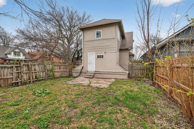 800 Bales Court, Kansas City, MO 64124