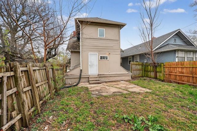 800 Bales Court, Kansas City, MO 64124