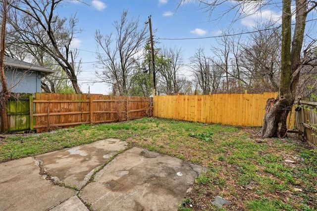 800 Bales Court, Kansas City, MO 64124