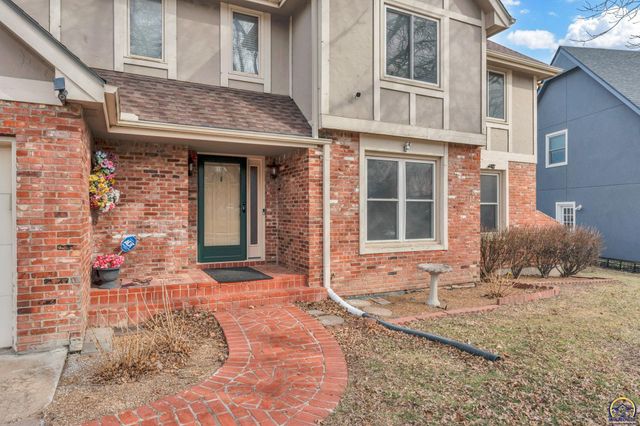 2424 SW Pepperwood CIR, Topeka, KS 66614