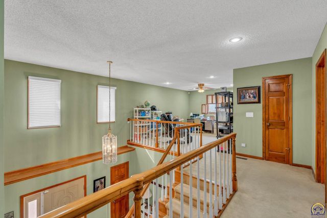 2424 SW Pepperwood CIR, Topeka, KS 66614