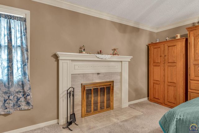 2424 SW Pepperwood CIR, Topeka, KS 66614