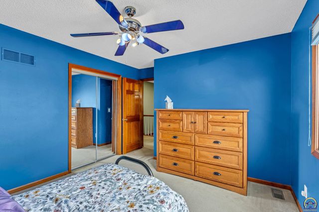 2424 SW Pepperwood CIR, Topeka, KS 66614