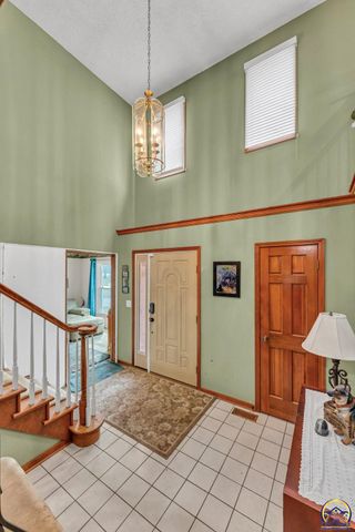 2424 SW Pepperwood CIR, Topeka, KS 66614