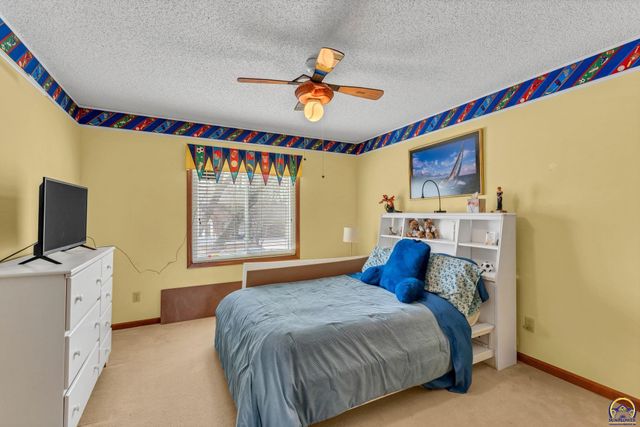 2424 SW Pepperwood CIR, Topeka, KS 66614