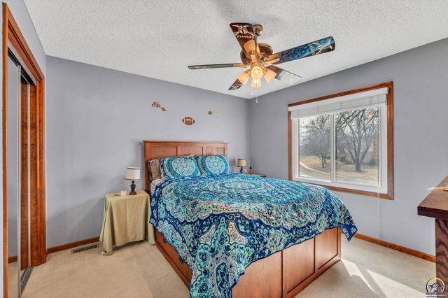 2424 SW Pepperwood CIR, Topeka, KS 66614