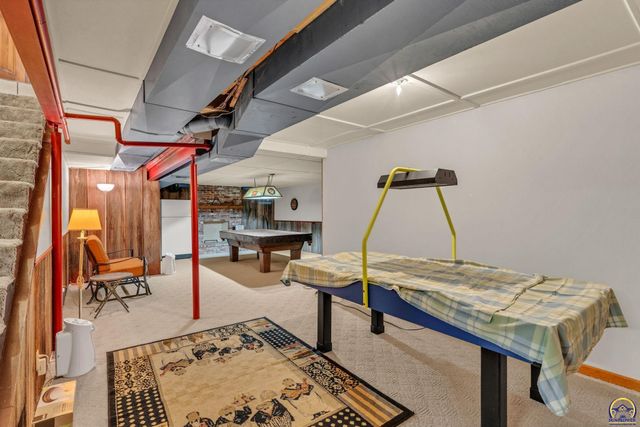 2424 SW Pepperwood CIR, Topeka, KS 66614