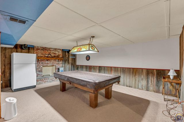 2424 SW Pepperwood CIR, Topeka, KS 66614