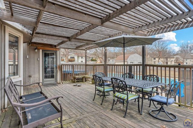 2424 SW Pepperwood CIR, Topeka, KS 66614