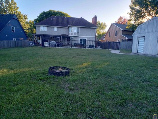 2424 SW Pepperwood CIR, Topeka, KS 66614